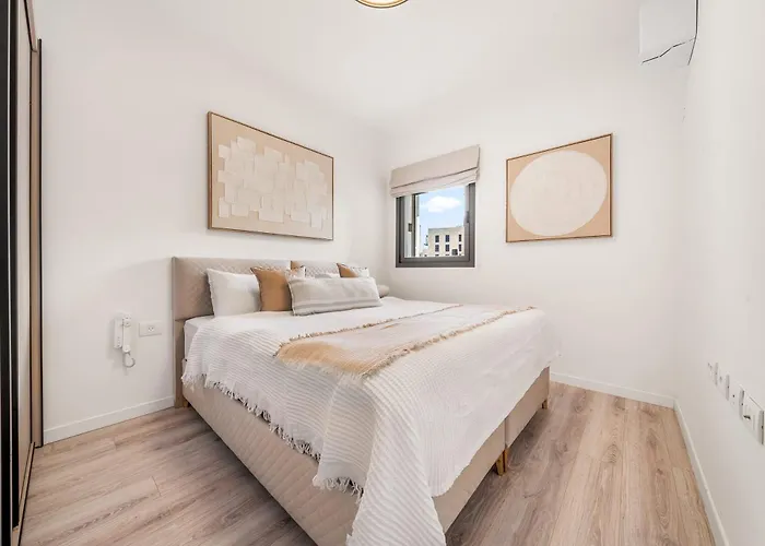 Stunning 1 Bedroom In City Center